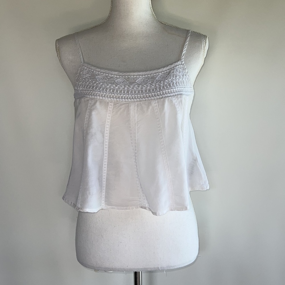 TNA Aritzia Embroidered Cropped Camisole - sz M